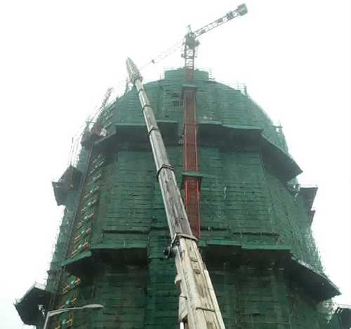 宝坻吊车在工地上作业